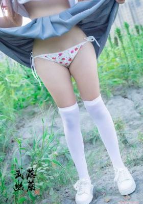 欧美情侣轻吻_超清迅雷电影在线